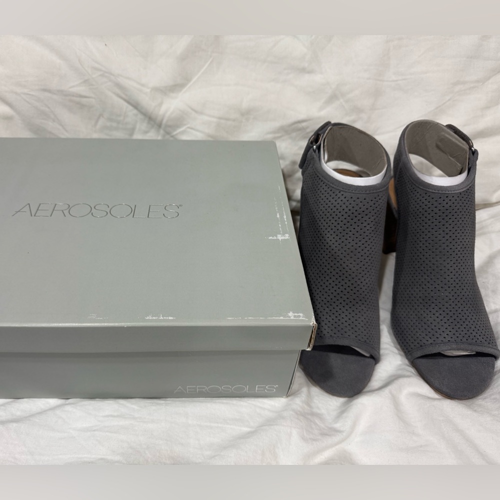 AEROSOLES Women's Gray Peep-Toe Block Heels - Picture 2 of 2